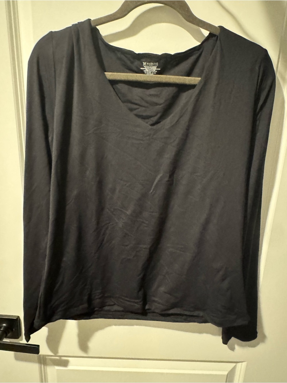 Women's V-Neck Long Sleeve Top - Black